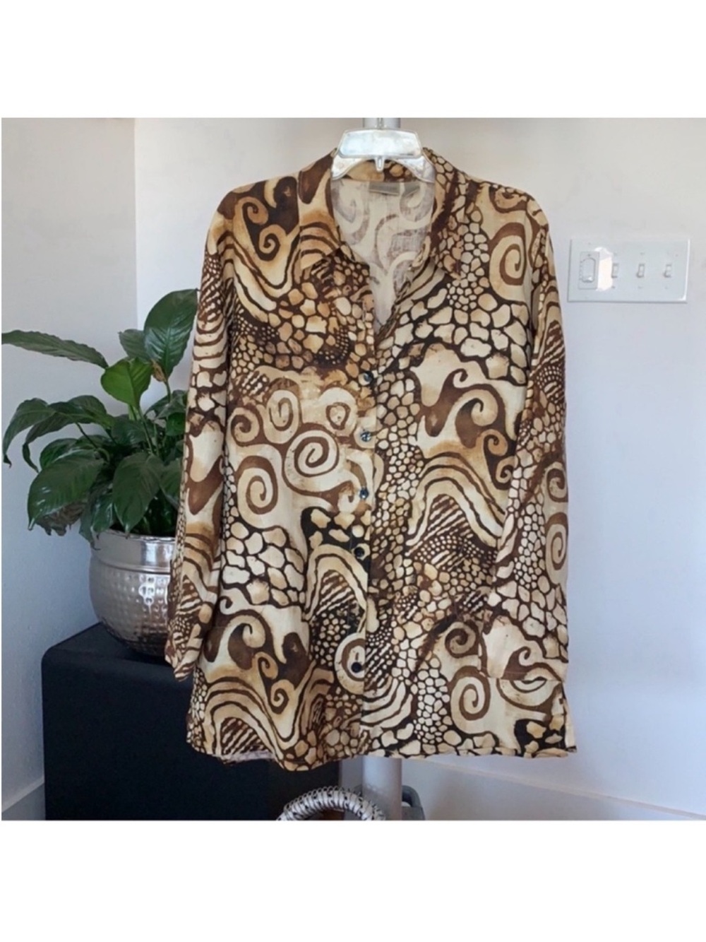 Chico’s Linen Safari Lightweight Jacket Sz L/2 Safari brown tan button up